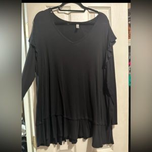 Emerald brand black long sleeve knit top with ruffle sleeves. See pic. 2x